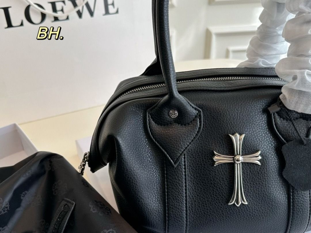 Chrome Hearts New Dumpling Bag (Category: Purses & Pouches) located in Manila. Submitted by evalunaayo56209 (Listing ID 1381545431, Image 3). Description: .