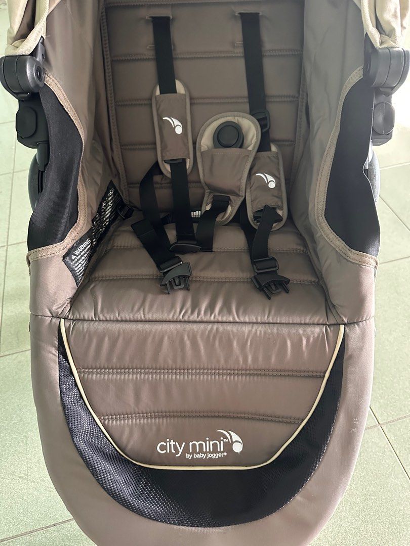 由 a278247 (刊登 ID 1381565145，圖片 3) 提交，位於 台北市 (Taipei) 的 city mini by baby jogger手推車 八成新 內湖附近面交 (類別：其他兒童傢具)，說明：約八成新 保存良好 美國購入的很少使用 僅限內湖區附近捷運站面交。