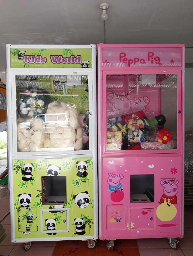 CLAW MACHINE COIN SLOTTED! (Category: Designer & Blind Box Toys) located in Iloilo. Submitted by maling13 (Listing ID 1381592121, Image 1). Description: CLAW MACHINE COIN SLOTTED.