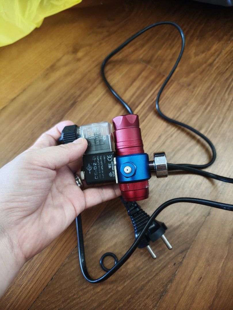 CO2 Controller (Category: Homes & Other Pet Accessories) located in Singapore. Submitted by mrslee2281 (Listing ID 1381491935, Image 3). Description: - CO2 controller, single guage, face up - Comes with power plug - Perfect for aquarium setups - Used only 3 weeks.