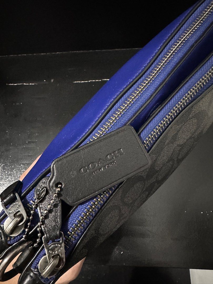 Coach sling bag/pouch bag authentic (Category: Luxury Bags & Wallets) located in Bulacan. Submitted by fitloop_ph (Listing ID 1381549588, Image 3). Description: Coach sling bag or pouch Unisex With strap 10/10 Authentic Personal use.