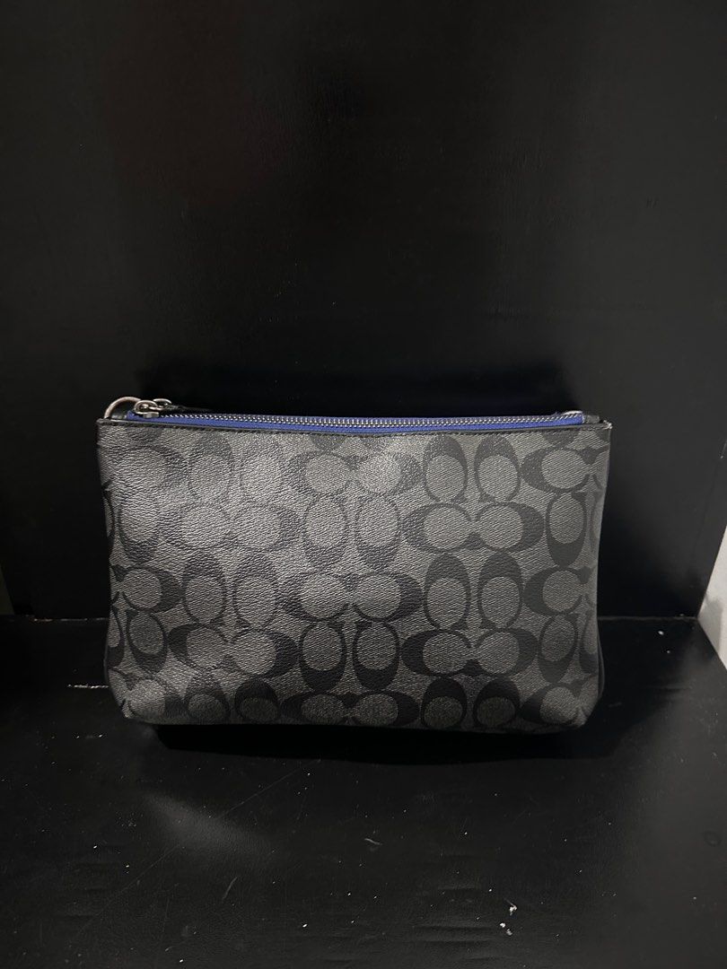Coach sling bag/pouch bag authentic (Category: Luxury Bags & Wallets) located in Bulacan. Submitted by fitloop_ph (Listing ID 1381549588, Image 1). Description: Coach sling bag or pouch Unisex With strap 10/10 Authentic Personal use.