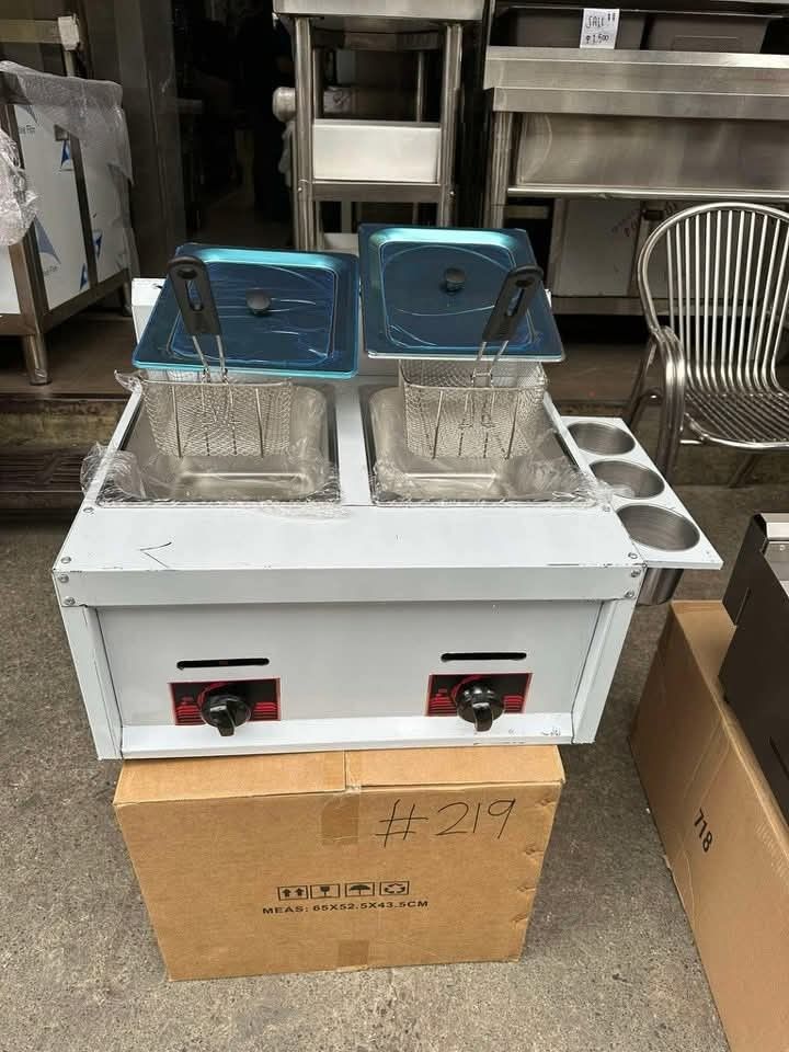 Deep fryer double type (Category: Coffee & Tea Tableware) located in Manila. Submitted by brightstar.b55721 (Listing ID 1381466898, Image 2). Description: DEEP FRYER AND DOUBLE Inclusion : with hose and regulator •capacity *14 liters •gas type CASH on deliver FREE Delivery in metro manila.