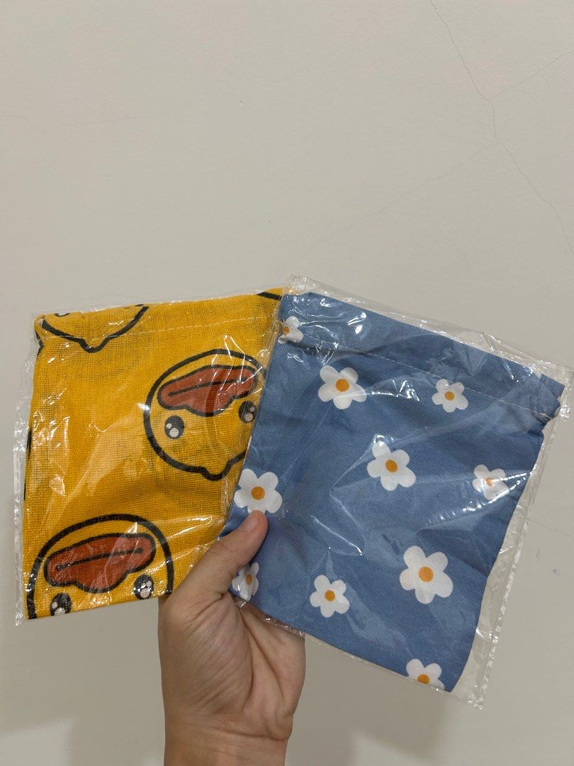 Drawstring Pouch (Bundle) (Category: Purses & Pouches) located in Singapore. Submitted by jasminetwx (Listing ID 1381477908, Image 3). Description: I have 4 drawstring pouch with different design and 2 sizes Material: Cotton Linen Small size: 14cm x 16cm Medium size: 20cm x 25cm $2-3 each and $7 in total if taking all of them..