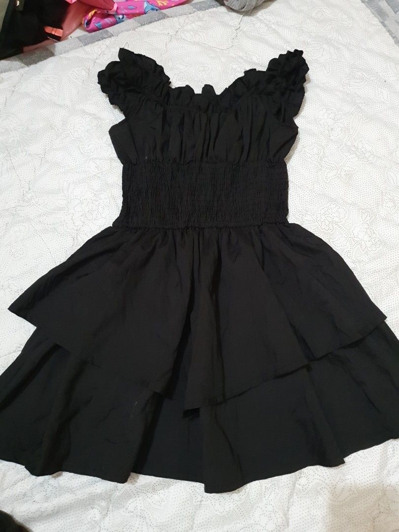 Dress hitam umpak (Kategori: 8 hingga 12 tahun) berada di Bekasi. Dikirim oleh frisilfashionn (ID iklan 1381578456, Gambar 1). Deskripsi: dress hitam cantik bahan adem sz 10 thn.