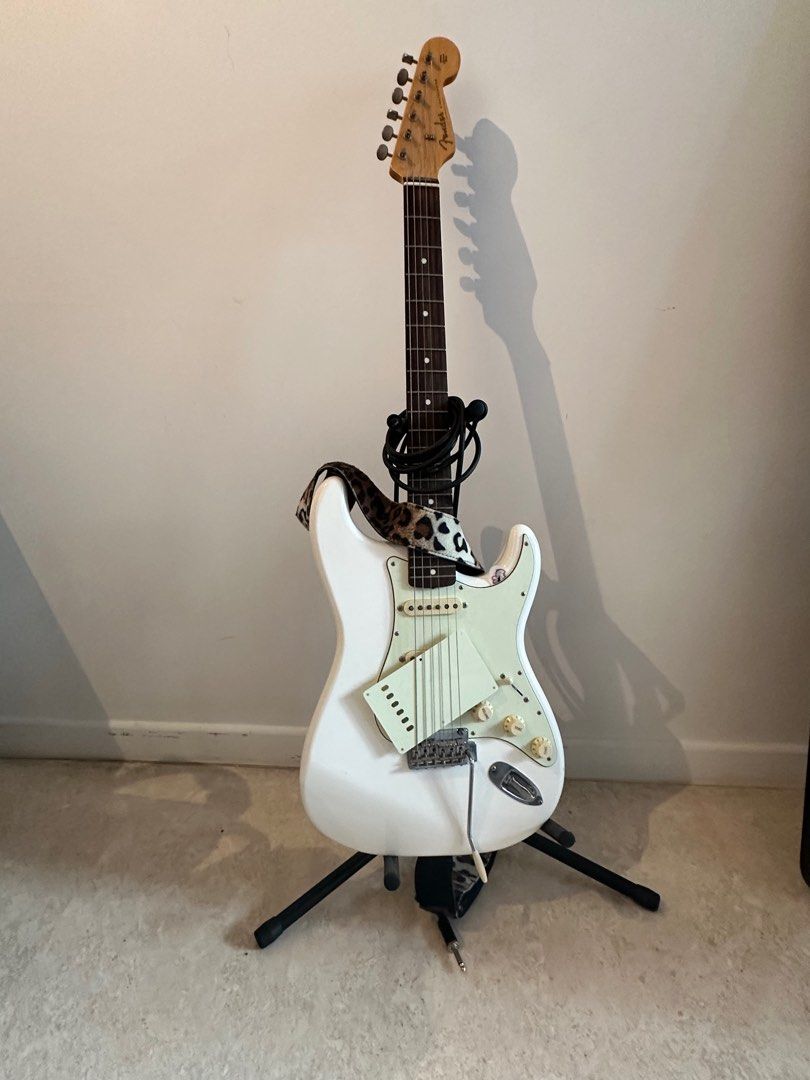 Fender Japan Hybrid 60s Stratocaster, Arctic White, with Spark