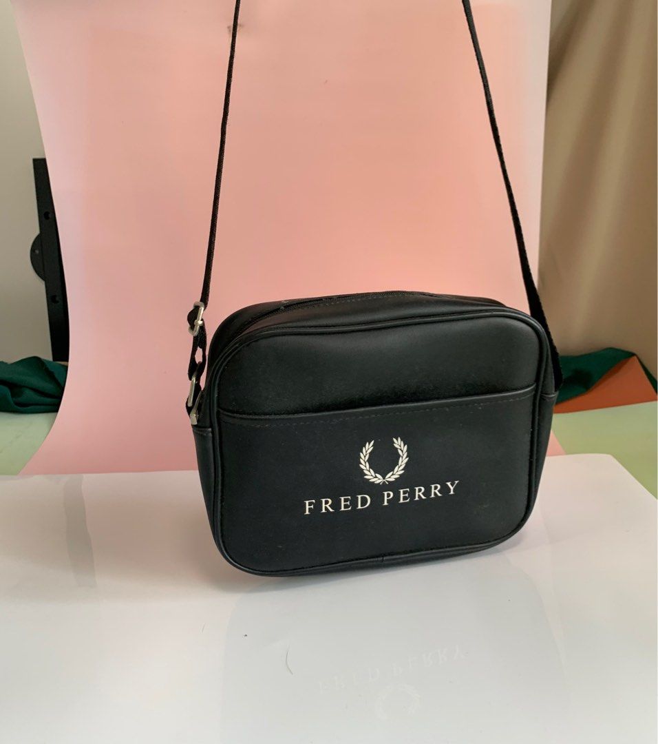 Fred Perry (Category: Sling Bags) located in Kuala Lumpur. Submitted by qshonnn98 (Listing ID 1381624713, Image 2). Description: Fred Perry bag Condition: 10/9.