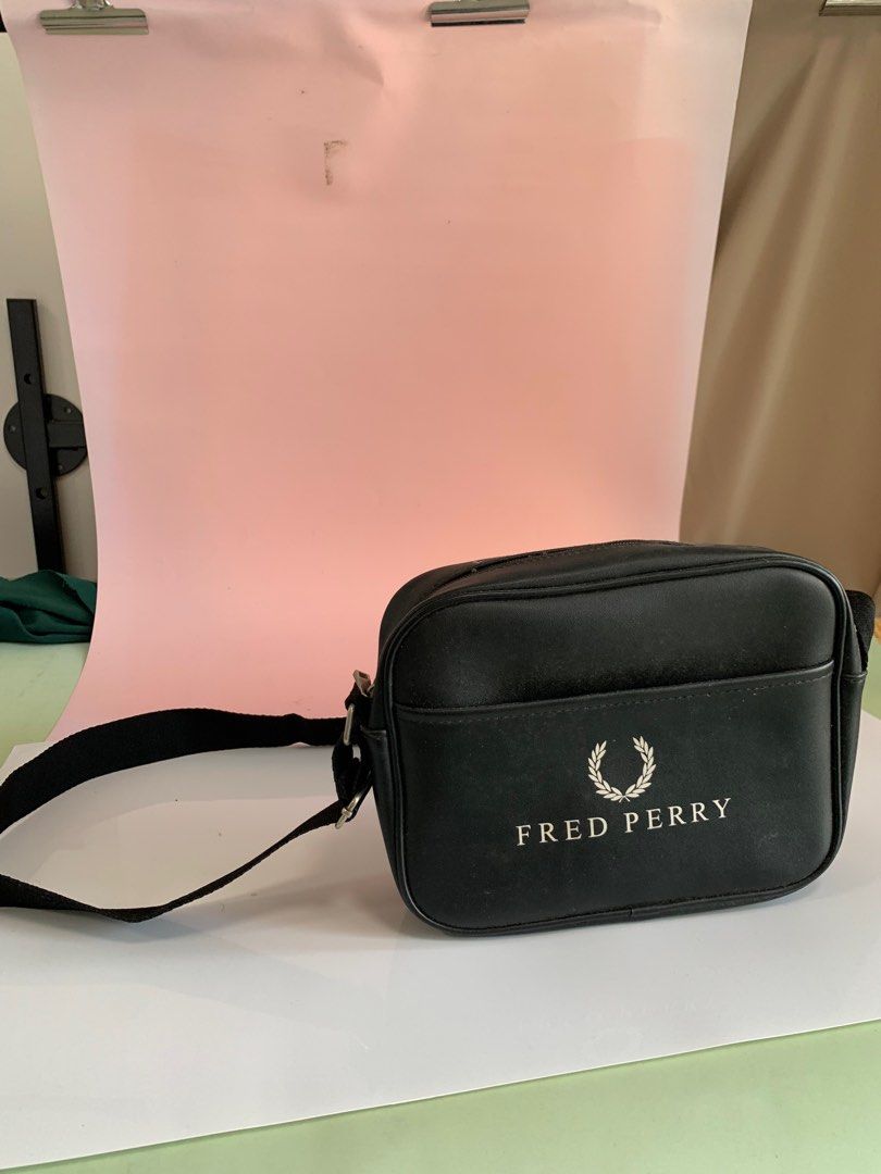 Fred Perry (Category: Sling Bags) located in Kuala Lumpur. Submitted by qshonnn98 (Listing ID 1381624713, Image 1). Description: Fred Perry bag Condition: 10/9.