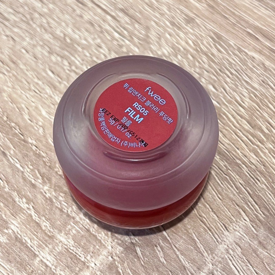 由 x_xnn (刊登 ID 1381564255，圖片 3) 提交，位於 台北市 (Taipei) 的 FWEE唇頰兩用布丁膏 (類別：唇部彩妝、保養)，說明：都是用唇刷沾取 使用五次以內！ 顏色很美 很好推開不會乾 手邊還有其他顏色用不完固售出✨。