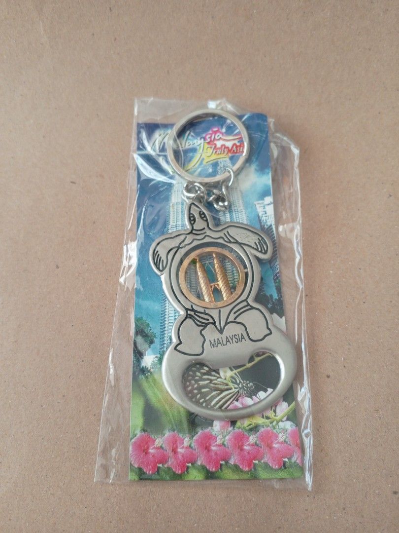Gantungan kunci Malaysia (Kategori: Pajangan Antik) berada di Bandung. Dikirim oleh loak_unik_thea (ID iklan 1381520791, Gambar 1). Deskripsi: .