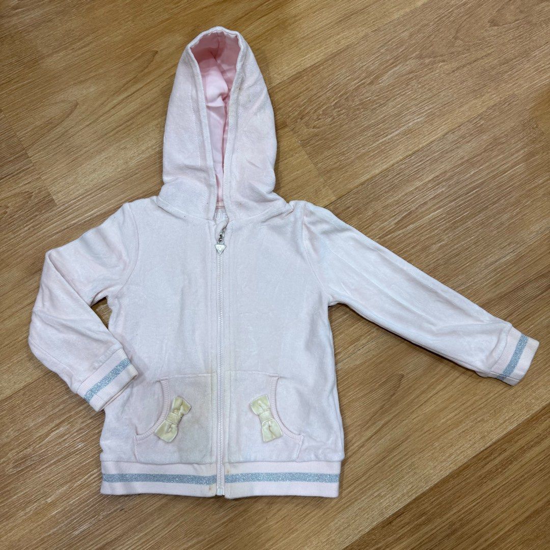 Guess Girls Sweater (Category: Babies & Kids Fashion) located in Shah Alam. Submitted by the_arthara (Listing ID 1381580372, Image 1). Description: Guess Yellowish 3y.