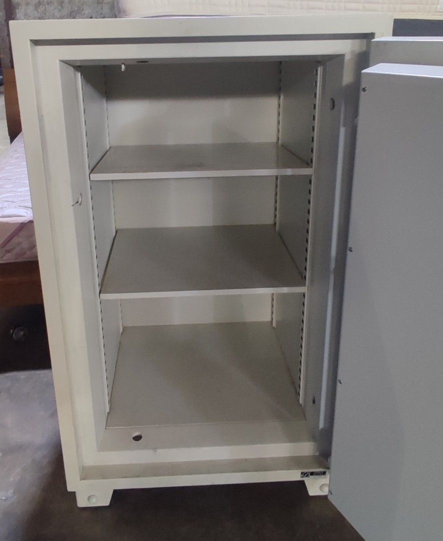 Heavy duty Fireproof safety vault (Category: Safe) located in Valenzuela. Submitted by jmalano (Listing ID 1381504289, Image 2). Description: Heavy duty fire proof safety Vault. Made in Japan. explosion proof, Fire proof, hazard proof. with key and security combination. in good condition with minimal scratches due to handling and transport. pick up location Valenzuela City. 43k..