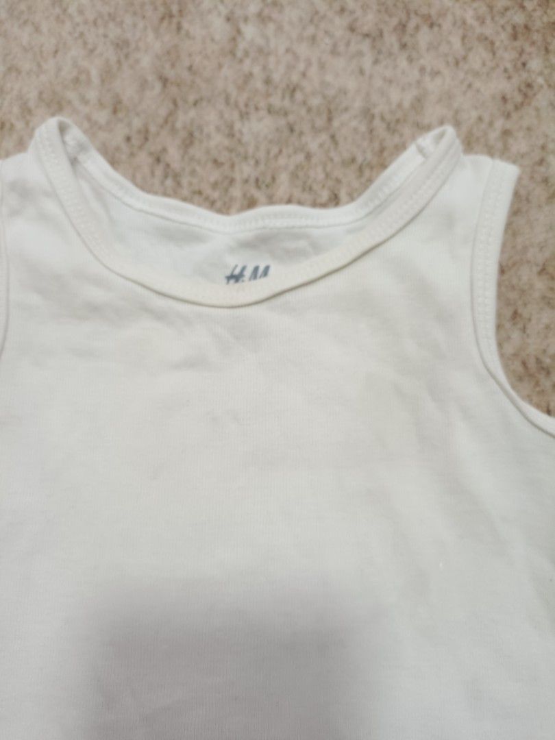 H&M basic romper white size 6-9month (Category: Babies & Kids Fashion) located in Sungai Buloh. Submitted by rabuns (Listing ID 1381628177, Image 2). Description: .