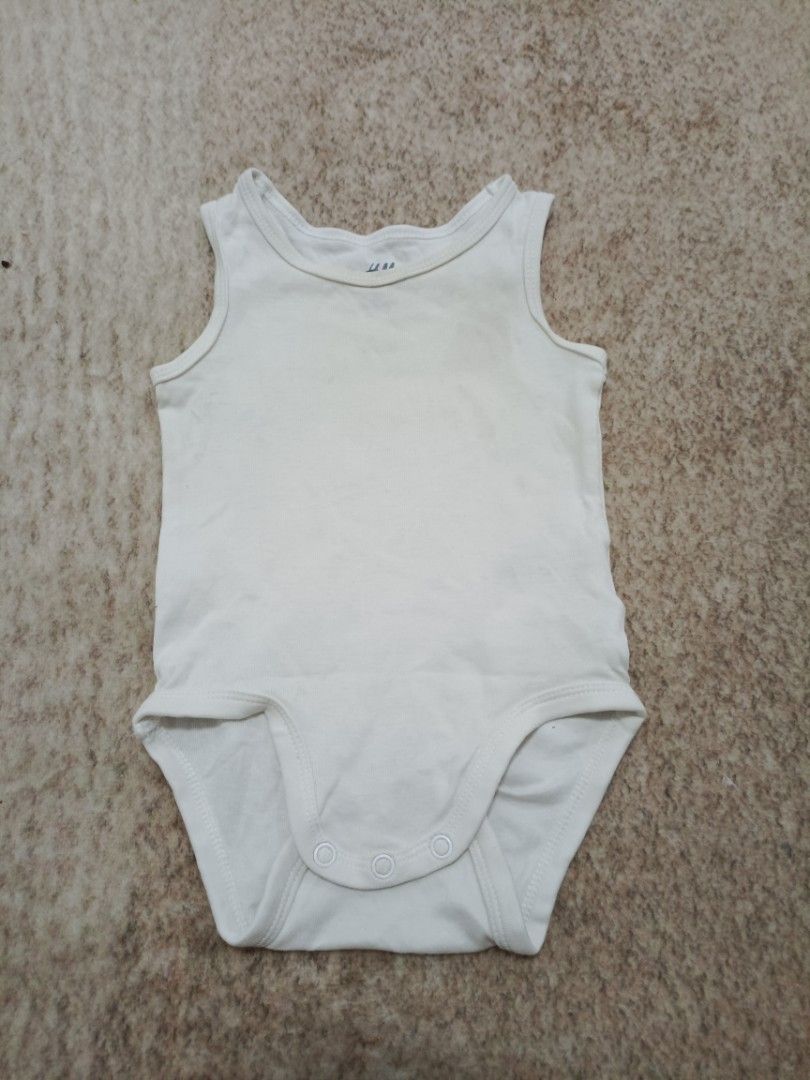 H&M basic romper white size 6-9month (Category: Babies & Kids Fashion) located in Sungai Buloh. Submitted by rabuns (Listing ID 1381628177, Image 1). Description: .