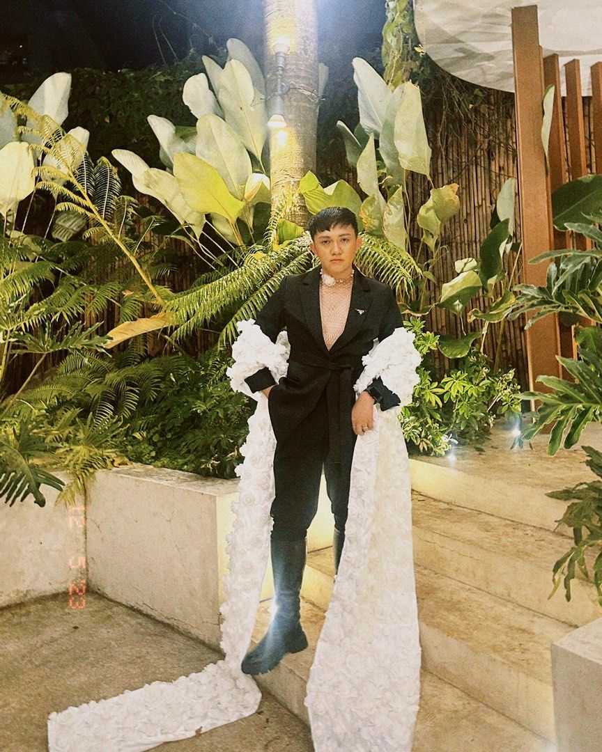 H&M Black Blazer with Tie Belt (Robe Type) (Category: Coats, Jackets and Outerwear) located in Quezon City. Submitted by carlojohn05 (Listing ID 1381515438, Image 3). Description: .
