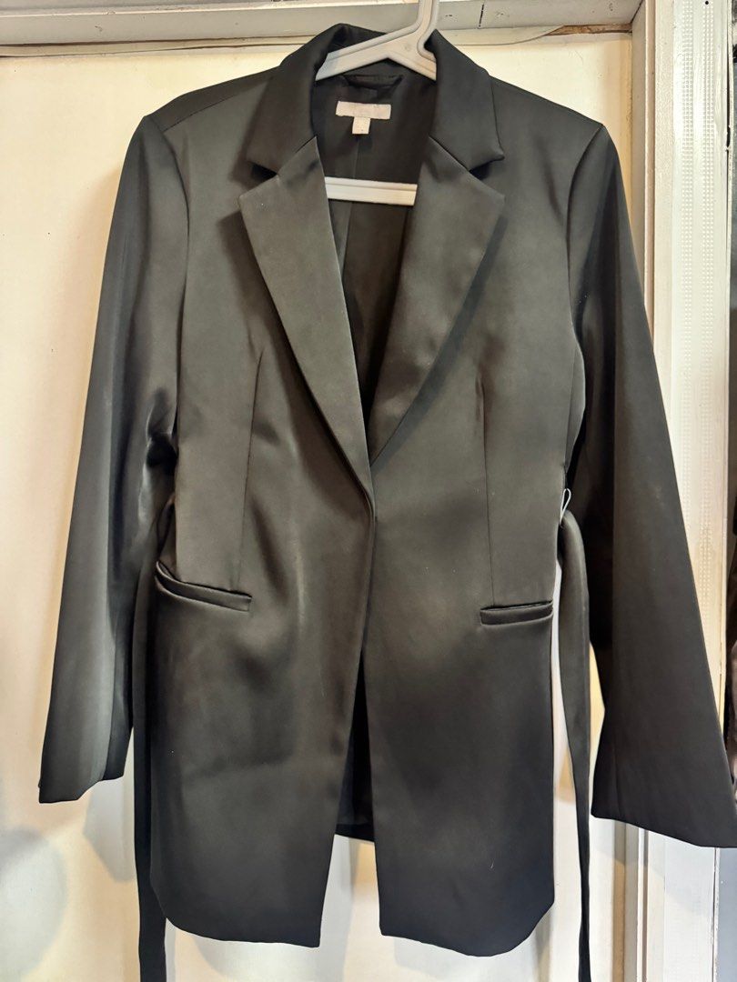 H&M Black Blazer with Tie Belt (Robe Type) (Category: Coats, Jackets and Outerwear) located in Quezon City. Submitted by carlojohn05 (Listing ID 1381515438, Image 2). Description: .
