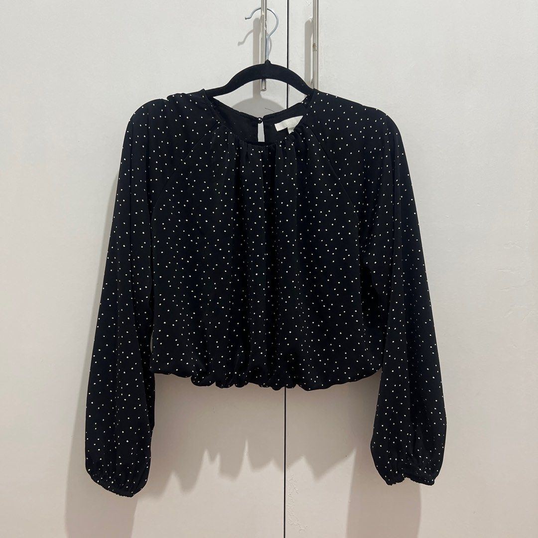 H&M Crop Top (Category: Blouses) located in Quezon City. Submitted by dpdpdpdump (Listing ID 1381490812, Image 1). Description: Size: Medium H&M Polka dot Crop Top Shipping c/o buyer. Can use Grab, Lalamove Location: Quezon City Payment via GCash or BPI. Can share QR codes for both.