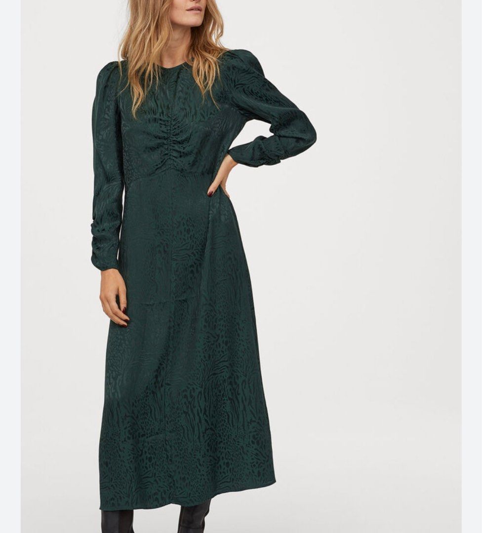 HM Jacquard Weave Dress (Category: Dresses) located in Marikina City. Submitted by acbwee (Listing ID 1381623956, Image 1). Description: .