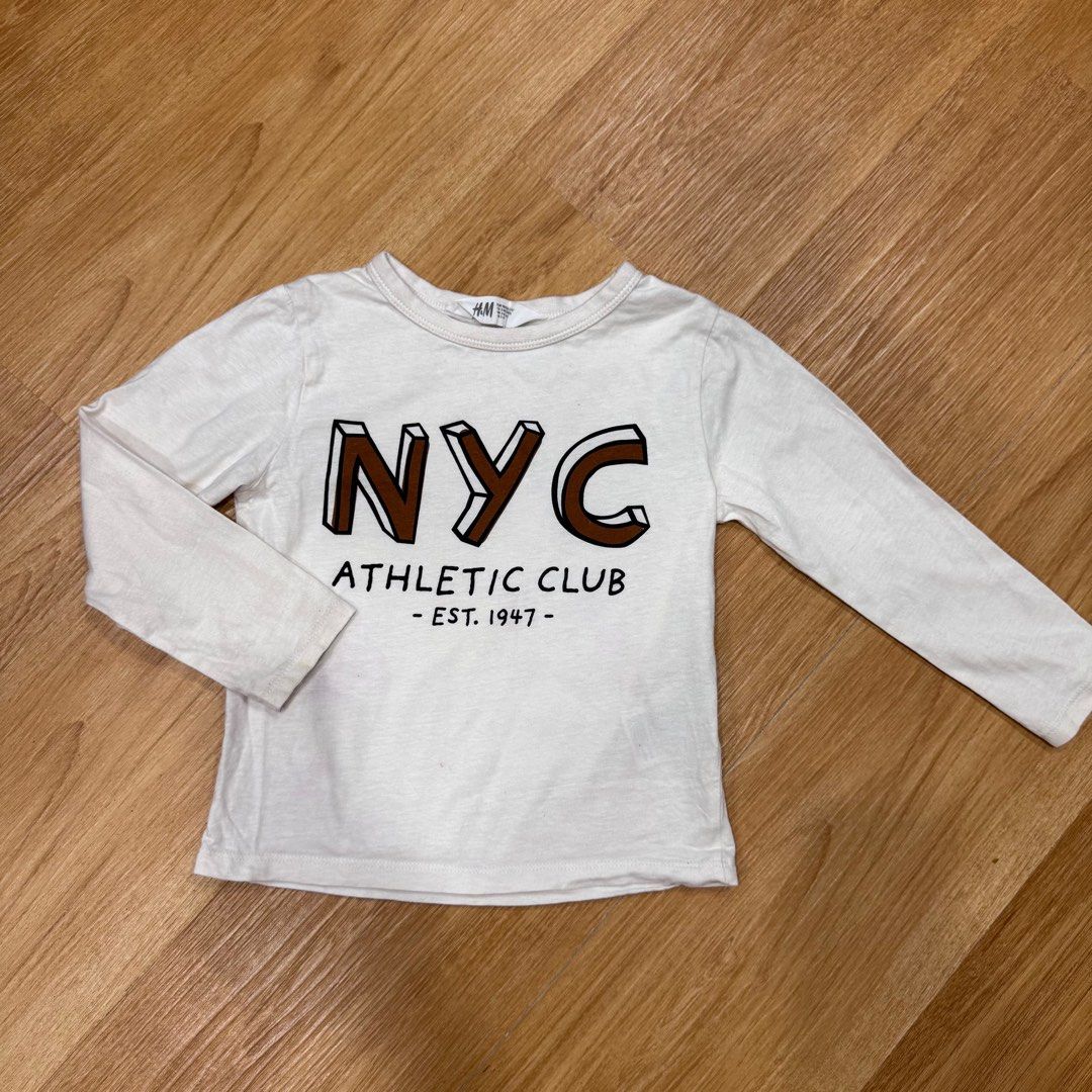 H&M Unisex Top (Category: Babies & Kids Fashion) located in Shah Alam. Submitted by the_arthara (Listing ID 1381656419, Image 1). Description: H&M 2-4y Stain in some areas.