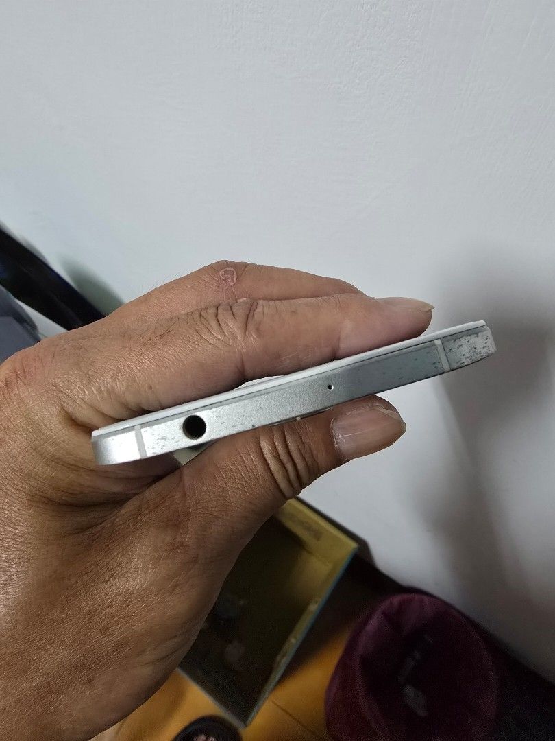 由 cellphonesshop (刊登 ID 1381621347，圖片 2) 提交，位於 高雄市 (Kaohsiung) 的 HUAWEI G7 PLUS (類別：Huawei 華為)，說明：無法進入系統，重覆開機。