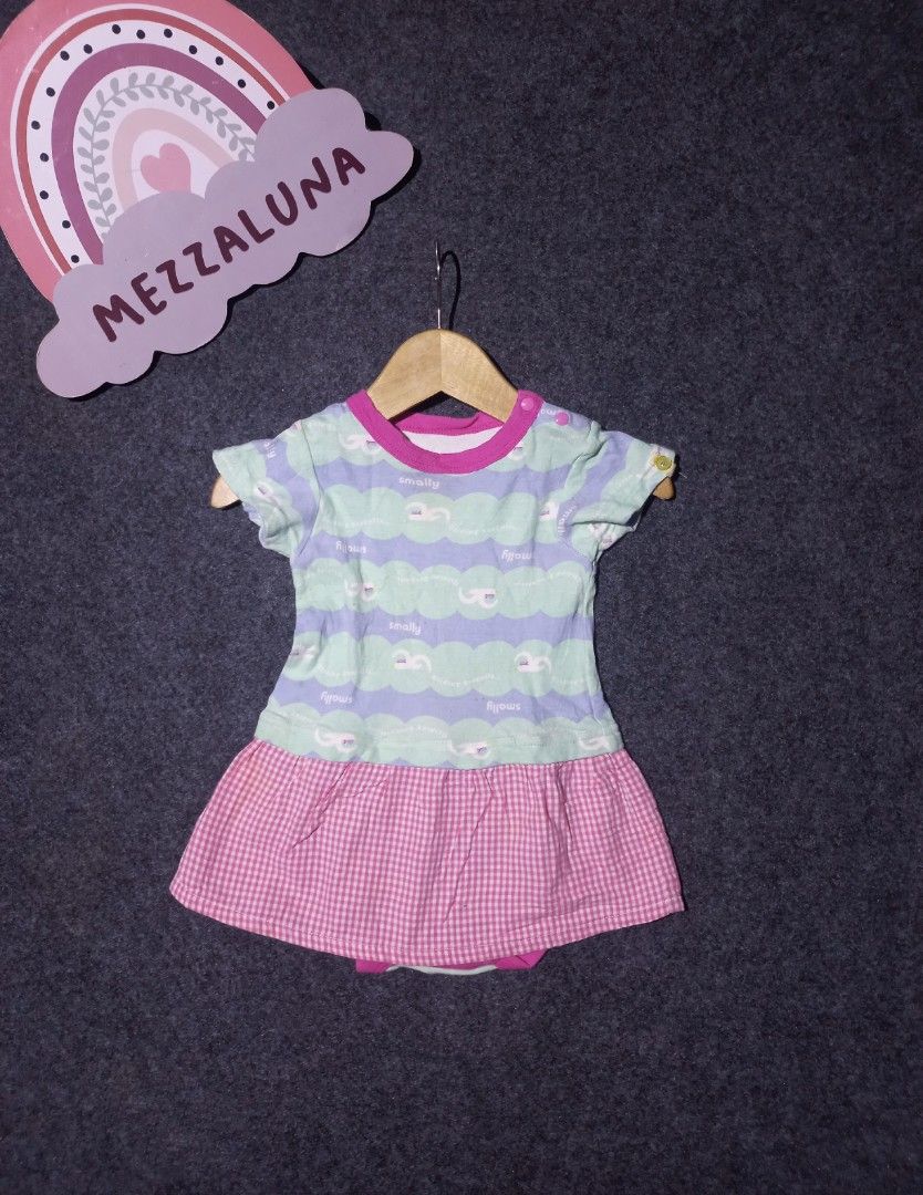 [Import] jumper baby girl 6-12m (Kategori: Baju Bayi) berada di Sidoarjo. Dikirim oleh pl.bymezzaluna (ID iklan 1381639683, Gambar 1). Deskripsi: 🎀 import 🎀 6-12 bulan 🎀 ld 26cm | pj 38cm 🎀 sedikit noda ball, lainnya very good condition.