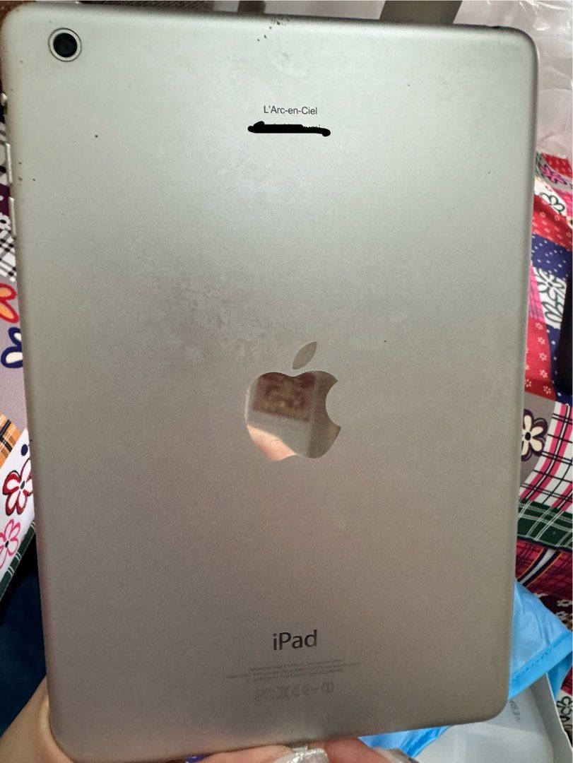 ipad mini 第一代 （分類：平板電腦 - iPad）位於 Hong Kong。 由 luna666 提交（商品編號 1381562305，圖片 3）。簡介： 應該舊到已version update唔到，容量如圖 wifi only 16GB 2012 年10月購自apple store 有刻字。