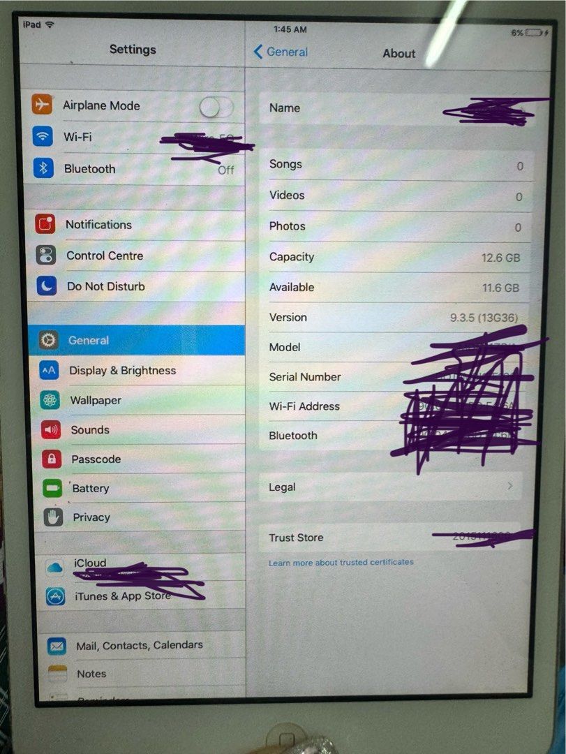 ipad mini 第一代 （分類：平板電腦 - iPad）位於 Hong Kong。 由 luna666 提交（商品編號 1381562305，圖片 1）。簡介： 應該舊到已version update唔到，容量如圖 wifi only 16GB 2012 年10月購自apple store 有刻字。
