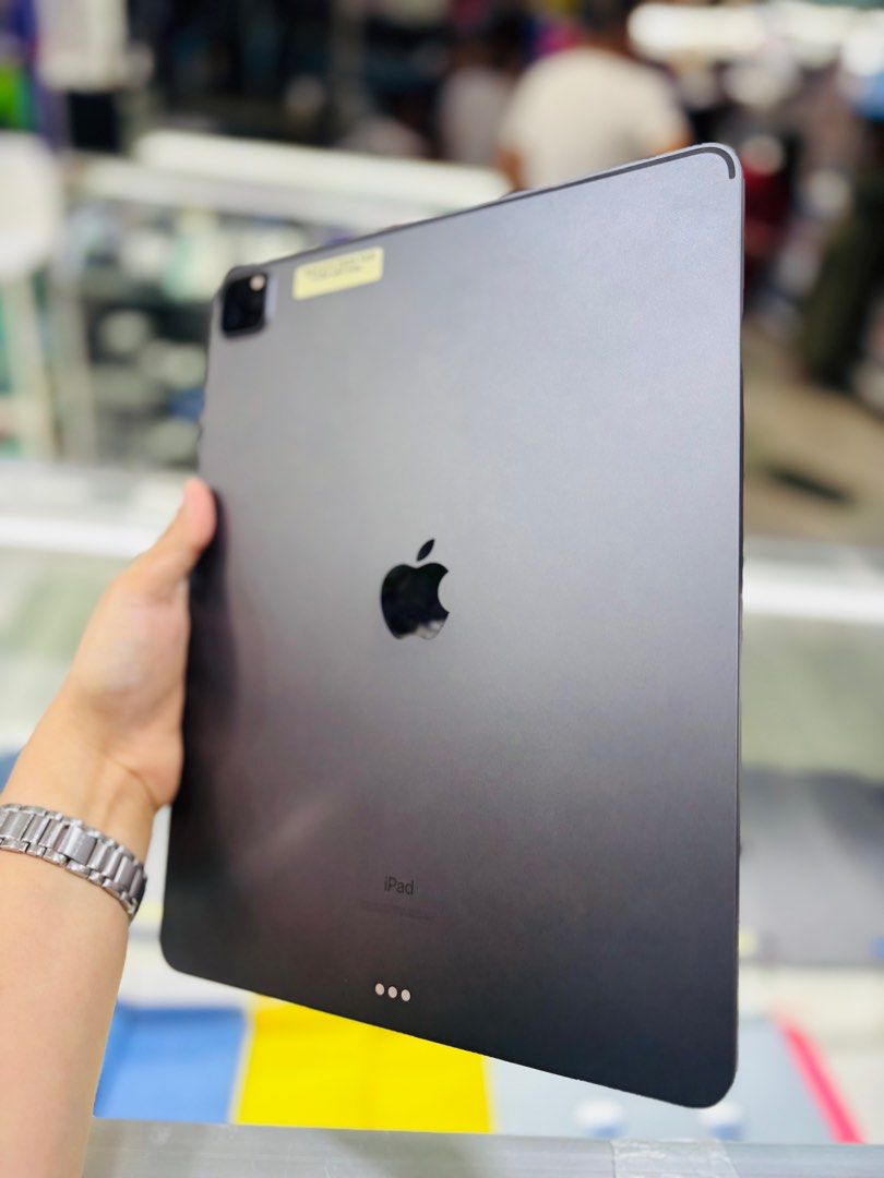 Ipad Pro 12.9 512GB Wifi only no issues 2020 model (Category: iPad) located in San Juan City. Submitted by najihahtelecomshop2018 (Listing ID 1381512799, Image 3). Description: Legit Store | Original unit FOR SALE | TRADE / SWAP ▫️INSTALLMENT thru: 🔸Credit Card (straight / installment) 🔸Ggives / Gcredit + 6% interest 🔸Spay Later + 6% interest (RFS: Buy and Sell any kinds of Gadgets) Description: Ipad Pro 2020 12.9 512GB Wifi only No hidden Iss
