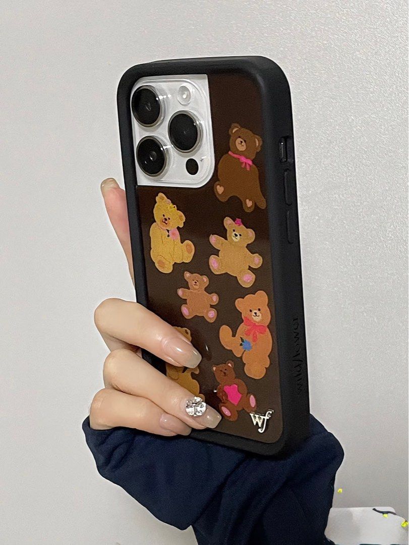 由 vera996s (刊登 ID 1381650400，圖片 3) 提交，位於 新竹縣 (Hsinchu County) 的 iPhone 16 pro wildflower 小熊手機殼 (類別：手機套及手機殻)，說明：iPhone 16 pro wildflower 小熊手機殼 只有使用過一次，因手機殼太多閒置故售出 可小議 。