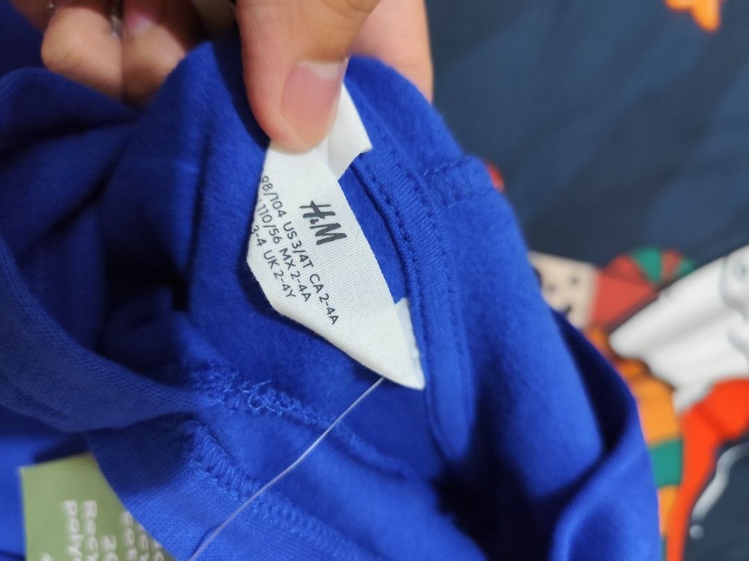 Jaket H&M Anak Original (Kategori: 1 hingga 3 tahun) berada di Jakarta Barat. Dikirim oleh barangbgs (ID iklan 1381478538, Gambar 3). Deskripsi: net baru dan tag harga masih nempel no minus Lebar dada 35 panjang jaket 40.