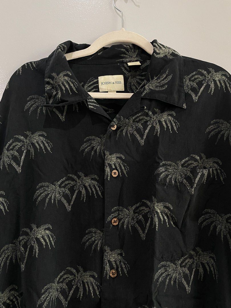 Joseph & Feiss Palm Tree Cropped Polo (Category: Tshirts & Polo Shirts ) located in Manila. Submitted by 63607 (Listing ID 1381563390, Image 3). Description: Joseph & Feiss Palm Tree Cropped Polo Best fits Large Boxy Width: 25 In Length: 24 In Condition: 7/10 Issues: A bit too cropped for me😅 410.