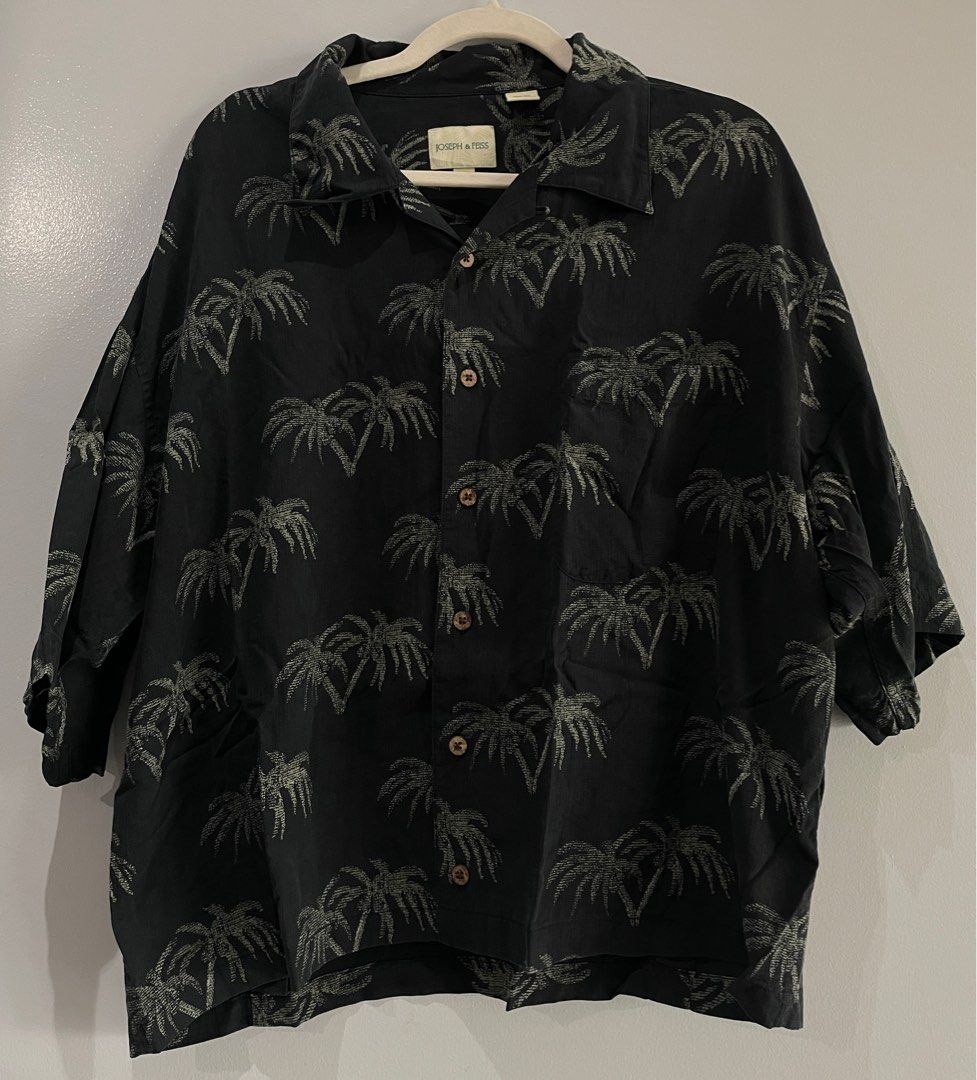 Joseph & Feiss Palm Tree Cropped Polo (Category: Tshirts & Polo Shirts ) located in Manila. Submitted by 63607 (Listing ID 1381563390, Image 1). Description: Joseph & Feiss Palm Tree Cropped Polo Best fits Large Boxy Width: 25 In Length: 24 In Condition: 7/10 Issues: A bit too cropped for me😅 410.