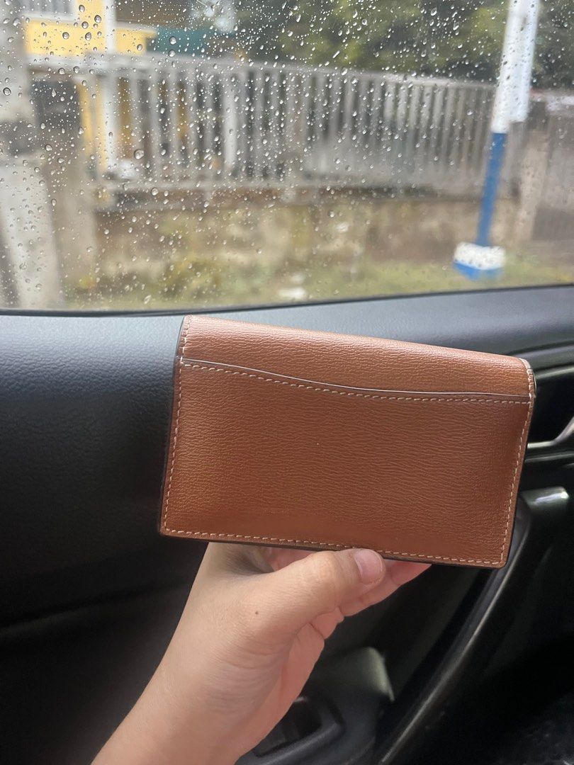 Kate spade (Category: Wallets & Card holders) located in Bulacan. Submitted by tintin.rock-11521 (Listing ID 1381514851, Image 3). Description: .