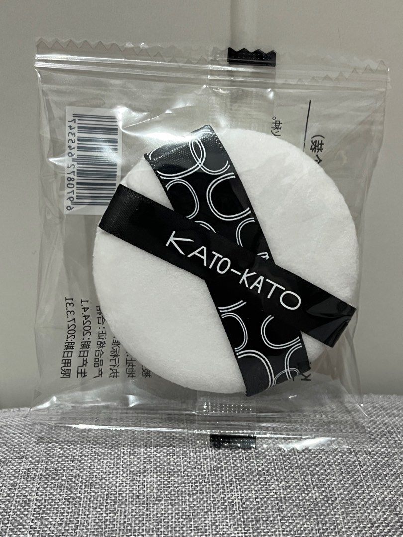 由 aa092623635782858 (刊登 ID 1381660530，圖片 1) 提交，位於 台中市 (Taichung) 的 Kato 蜜粉撲 散粉撲 植絨粉撲 (類別：化妝品)，說明：。