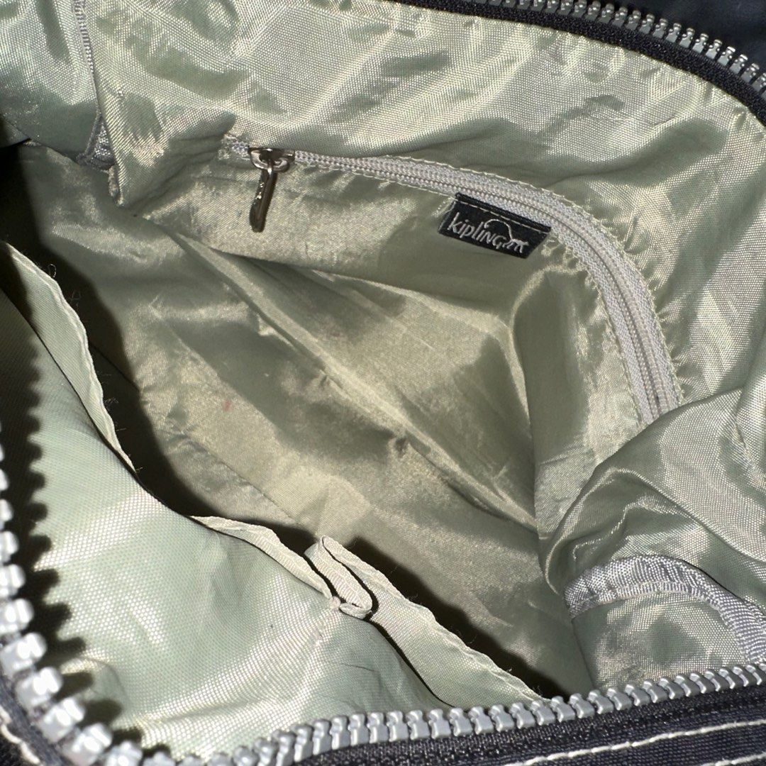Kipling （分類：單肩包）位於 Hong Kong。 由 epzms 提交（商品編號 1381573006，圖片 4）。簡介： 6-70%new 冇猩猩，拉鍊球甩左，不影響使用。
