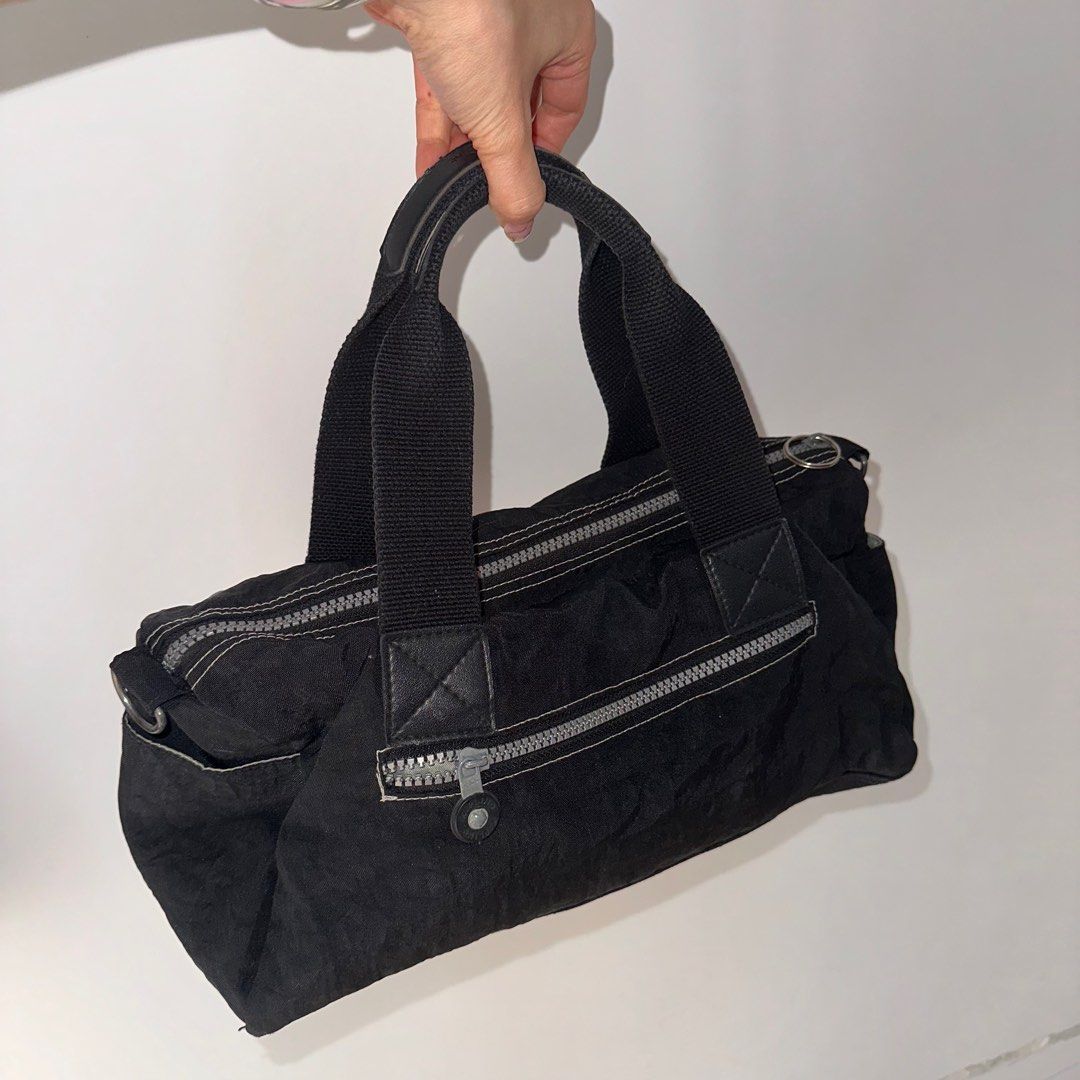 Kipling （分類：單肩包）位於 Hong Kong。 由 epzms 提交（商品編號 1381573006，圖片 3）。簡介： 6-70%new 冇猩猩，拉鍊球甩左，不影響使用。