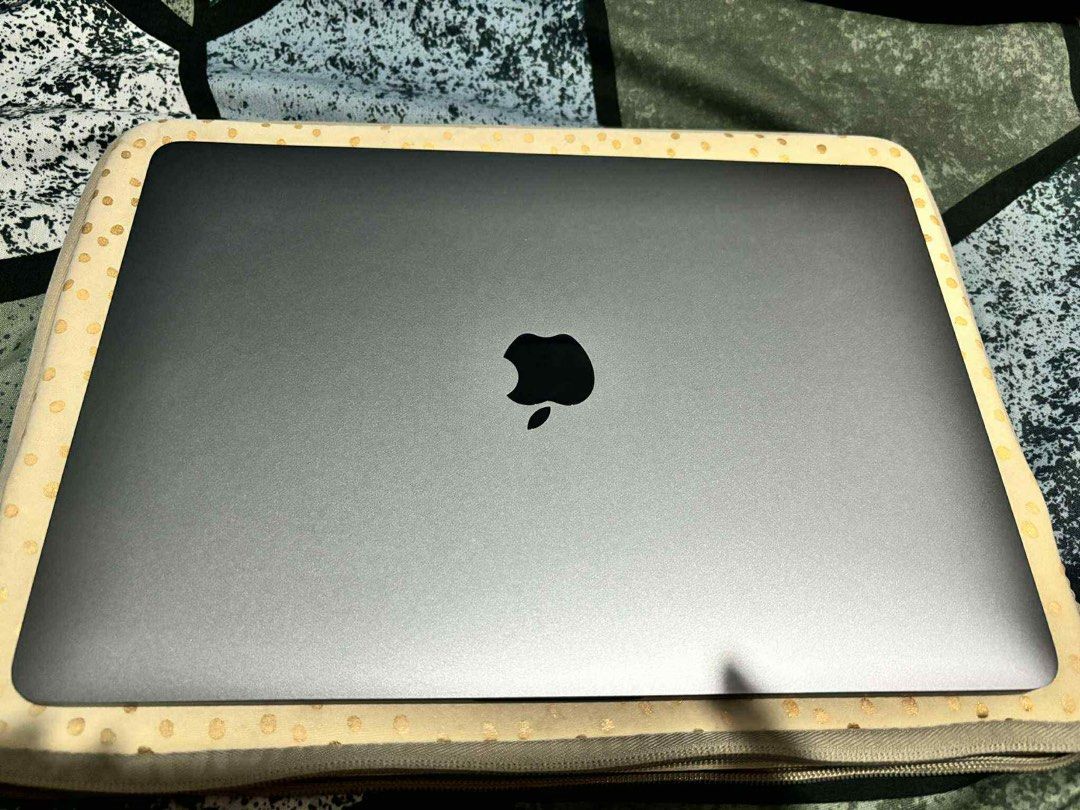 MACBOOK PRO 2002 M2 (Category: Laptops & Notebooks) located in Manila. Submitted by bitoy15934052 (Listing ID 1381516362, Image 3). Description: For sale!!! MACBOOK PRO 2022 M2 Good as new (never nagamit talaga) Bought personally sa US Apple Store last 2023 8gb memory 512gb ssd Touch bar 98% batt health No dents. No scratches. Makinis. With box, charger, and bag RFS: Di nagagamit plus need funds PM for more info.