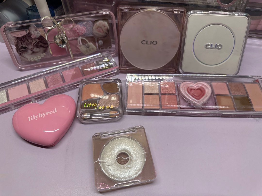 MAKEUP CLEARANCE (Category: Makeup) located in Singapore. Submitted by kyauey (Listing ID 1381607296, Image 3). Description: - Brand new WOSADO Butterbear false eyelashes included - Multiple palettes in pink and rose gold shades - Wide selection of lipsticks and lip glosses - Other makeup items included -all products have only been SWATCHED ON HAND max 3 times - Brands include Clio, Lilybyred, peripera,colourgram,judydoll,dasique,fwee,wosado,canm