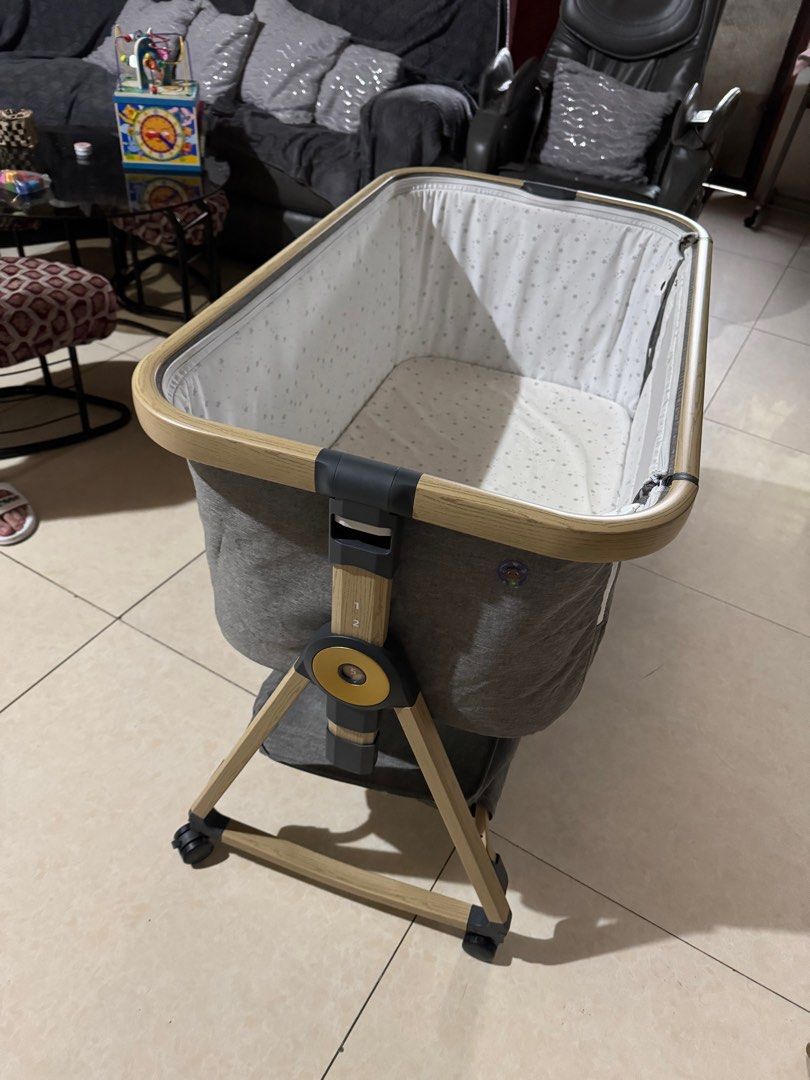 Mambo Co Sleeper Bassinet with Mattress (Category: Cots & Cribs) located in Malabon City. Submitted by handmedowns777 (Listing ID 1381568661, Image 1). Description: used for 4 months only lightly used, has few signs of usage doesnt have the bag for storage anymore price is negotiable bought for 8,899.00 check this link for reference: https://ph.shp.ee/x2Fs8C8 loc: malabon city.