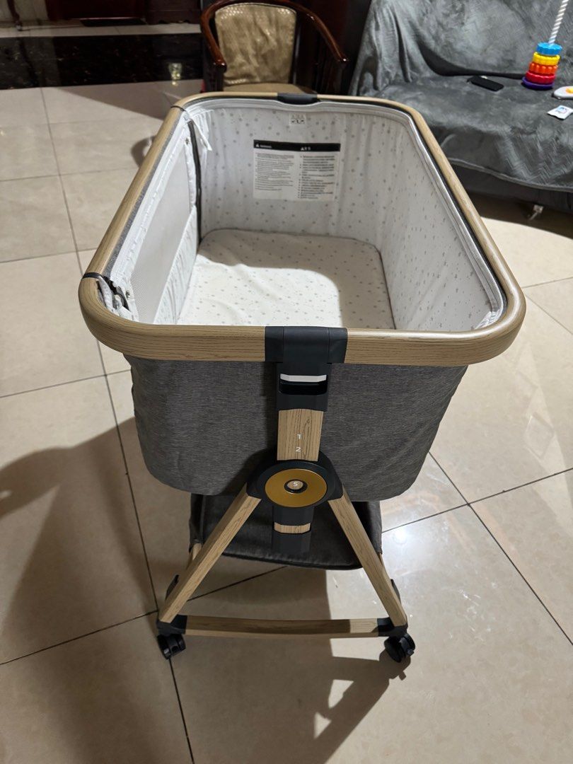 Mambo Co Sleeper Bassinet with Mattress (Category: Cots & Cribs) located in Malabon City. Submitted by handmedowns777 (Listing ID 1381568661, Image 3). Description: used for 4 months only lightly used, has few signs of usage doesnt have the bag for storage anymore price is negotiable bought for 8,899.00 check this link for reference: https://ph.shp.ee/x2Fs8C8 loc: malabon city.