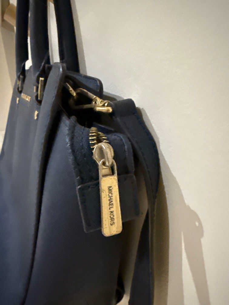 Michael Kors Structured Navy Handbag (Category: Luxury Bags & Wallets) located in Quezon City. Submitted by kimyscloset (Listing ID 1381643243, Image 3). Description: Michael Kors Structured Navy Handbag ✨ Authentic Michael Kors 🎒 Spacious, structured design – fits laptop, docs, and more 💙 Elegant navy with gold hardware 👜 With top handles + adjustable shoulder strap 📍 In good condition 💸 Selling for ₱2,500 Perfect for work or everyday sophi