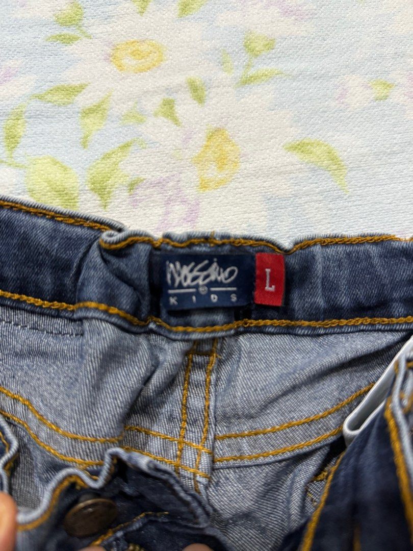 Mossimo pants for kids (Size: L) (Category: Babies & Kids Fashion) located in Angeles City. Submitted by peebee27 (Listing ID 1381588583, Image 3). Description: Waist: 22 to 25 inches Length: 28 inches For 5 to 7 years old panlalaki.