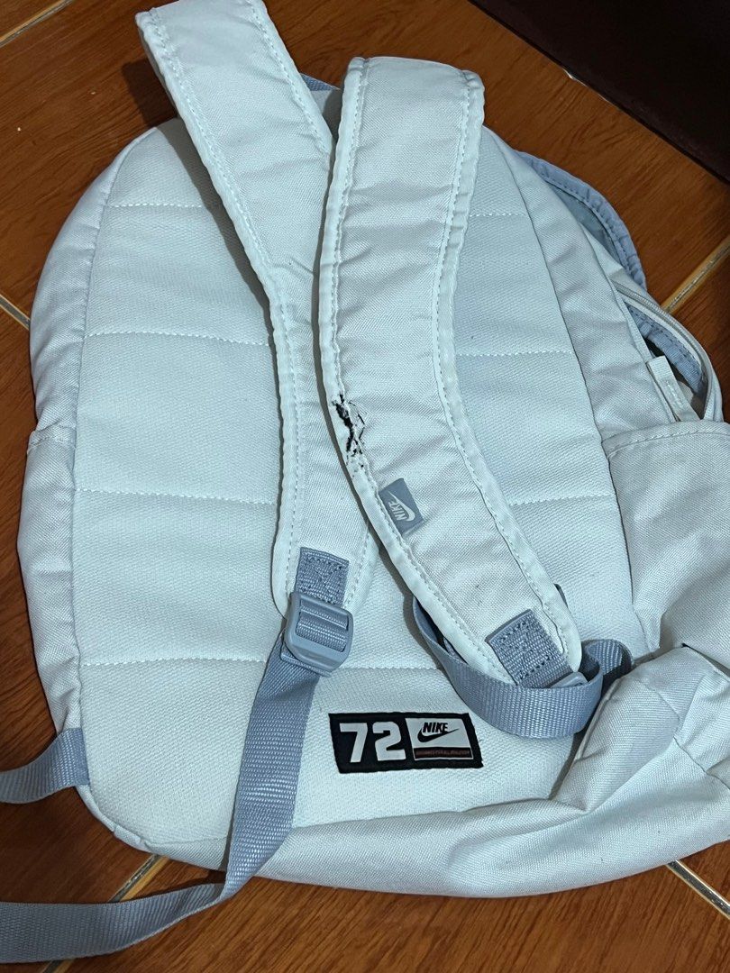 Nike Elemental (White) (Category: Backpacks) located in San Mateo. Submitted by kaacie (Listing ID 1381597749, Image 2). Description: ⚪️ Flaws: has ink stains ⚫️ MOP: Gcash ⚫️ No Refund ⚫️ Delivery thru Lalamove, Grab, or LBC; delivery fee should be shouldered by the buyer.
