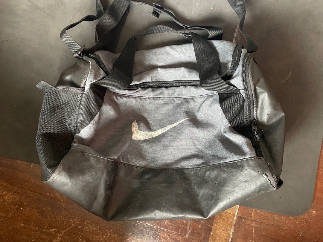 Nike Just Do it Gym bag duffle bag (Category: Backpacks) located in Las Pinas. Submitted by abramjared (Listing ID 1381585592, Image 1). Description: decluttering .