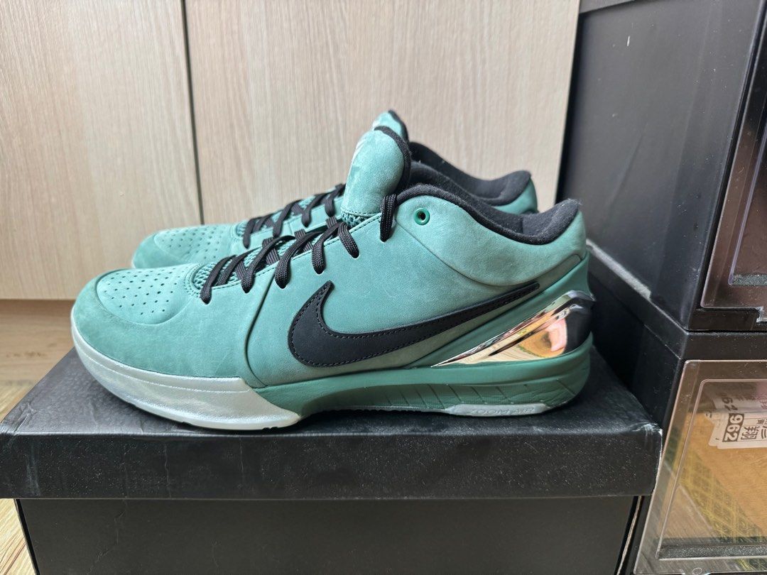 由 _.9547 (刊登 ID 1381495996，圖片 3) 提交，位於 台北市 (Taipei) 的 Nike zoom Kobe 4 “Girl Dad” 💚👨‍🍼us13 (類別：運動鞋、球鞋)，說明：放棄籃球了 將他們釋出給還有曼巴精神的人們 穿過一次室內木地板練投 9.9新 us13稀有大尺 圖片給的應該蠻足夠了 有需要直接下單即可 也可搭配賣場的另一雙白小龍一起9000給（只郵寄 免運。