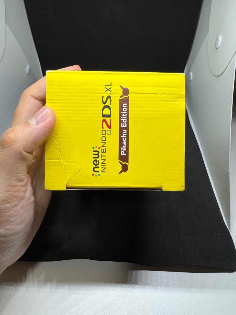 Nintendo New 2DS XL Pokemon edition Pikachu Face Australia version63108479496962114