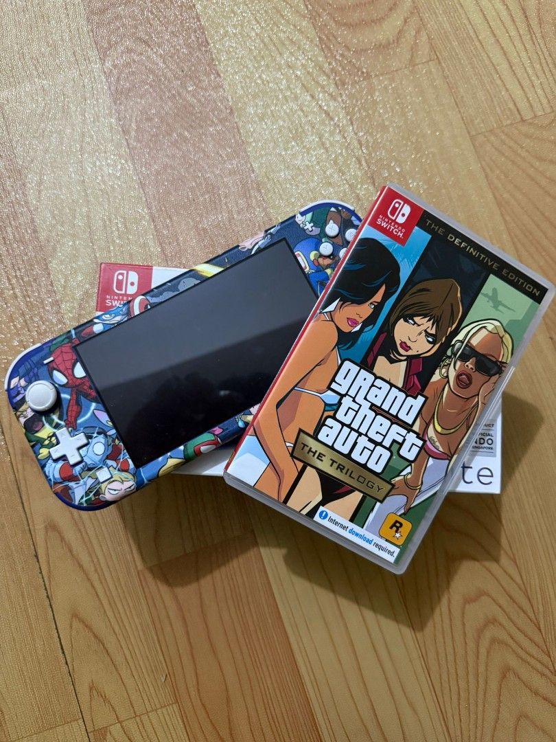 Nintendo Switch Lite (Blue) + GTA Trilogy63108086023681112