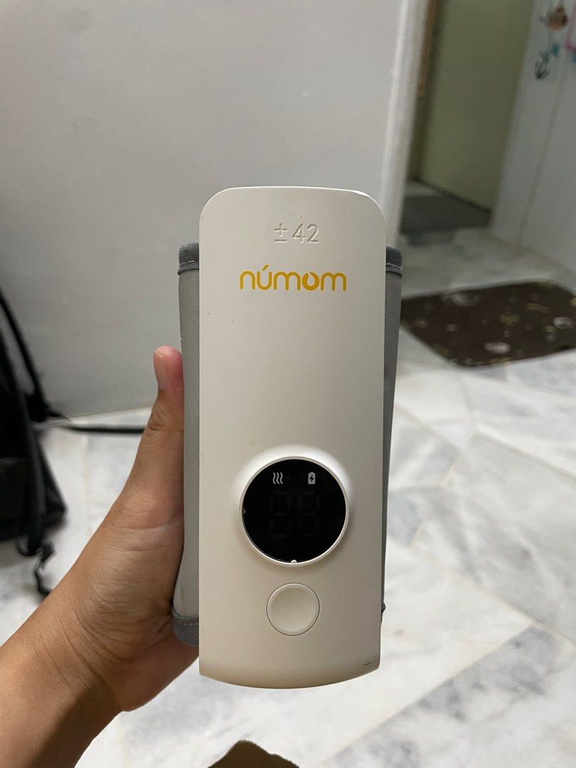 Numom Portable Warmer (Category: Maternity Care) located in Pasir Mas. Submitted by adnin.j (Listing ID 1381472408, Image 1). Description: Numom warmer to letgo. warranty dah takde. sy pakai jrg2. skrg baby pun minum yg chill ja. so nak letgo murah2 je.