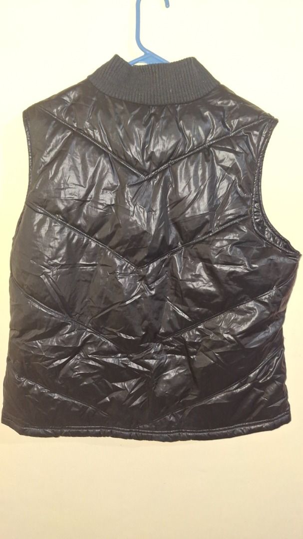 Old Navy Black Puffer Vest XL (Category: Coats, Jackets and Outerwear) located in Baguio. Submitted by declutter_scarlet (Listing ID 1381654684, Image 2). Description: Full Zip Fleece Lined Mock Neck Size XL Free shipping Location: Baguio City DM me for more info Check out my profile for more listings.