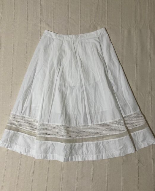 Pre-loved Authentic Initial Fashion Skirt Size Small (Category: Skirts) located in Paranaque City. Submitted by vanitelab (Listing ID 1381581676, Image 1). Description: Pre-loved Authentic Initial Fashion Skirt (HongKong brand) with Side Pockets SUPER NICE IN GOOD CONDITION Product Information: • Size: Small • Color: White • Measurement when laid flat: waist - 13.5 x 2 inches length - 25 inches • Material: Cotton, Polyester Will appreciate receiv
